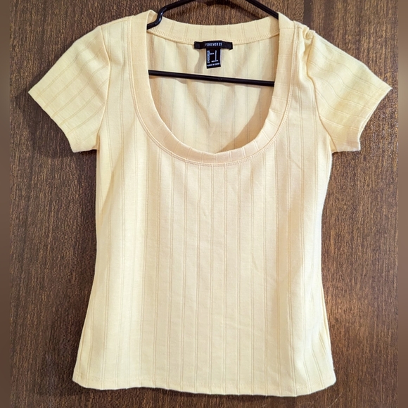 Forever 21 yellow colour, size small, slight crop style T shirt, EUC - Picture 7 of 12